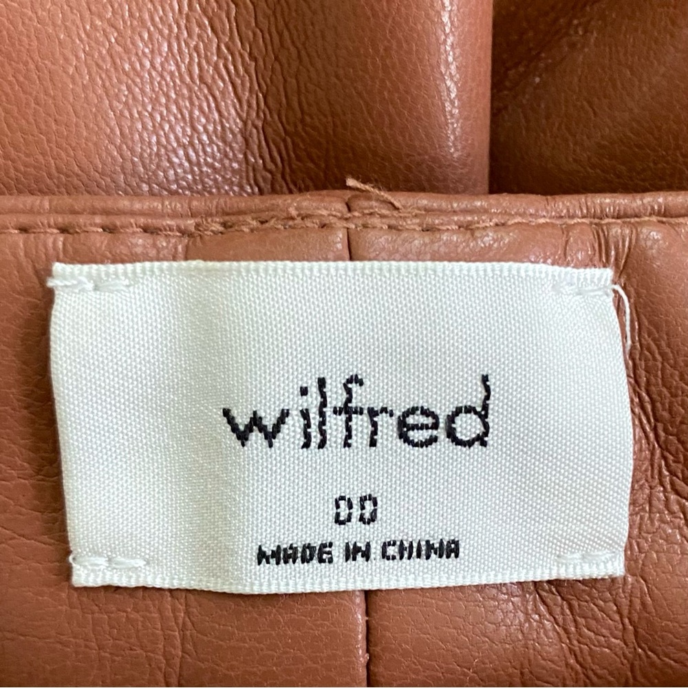 Aritzia Babaton Limerick high-waisted vegan leather shorts. 🤎 - Picture 5 of 6
